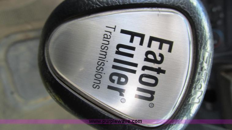 image for item I3046 1999 Peterbilt 377 semi truck