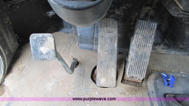 image for item I3046 1999 Peterbilt 377 semi truck