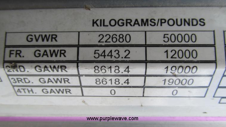 image for item I3046 1999 Peterbilt 377 semi truck