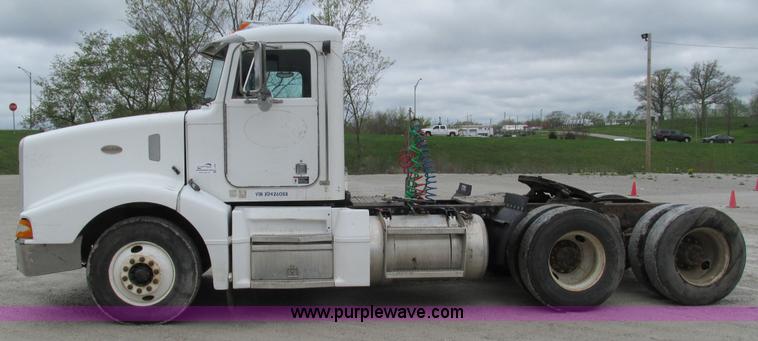 image for item I3048 1999 Peterbilt 377 semi truck