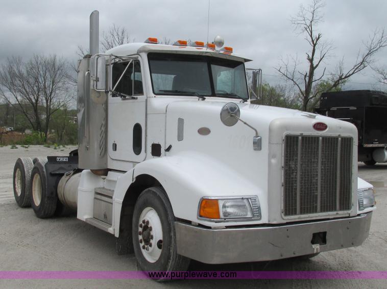 image for item I3048 1999 Peterbilt 377 semi truck