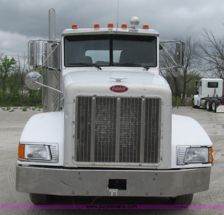 image for item I3048 1999 Peterbilt 377 semi truck