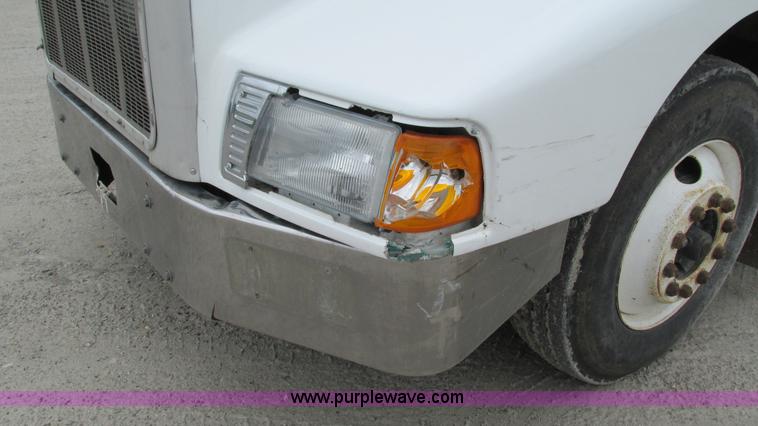 image for item I3048 1999 Peterbilt 377 semi truck