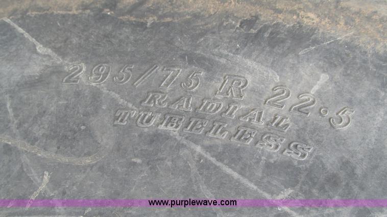 image for item I3048 1999 Peterbilt 377 semi truck