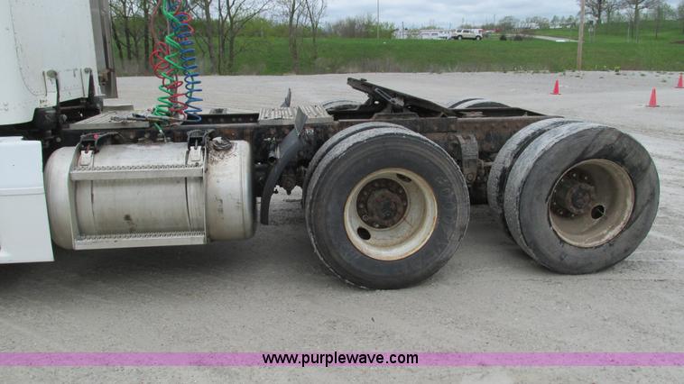 image for item I3048 1999 Peterbilt 377 semi truck