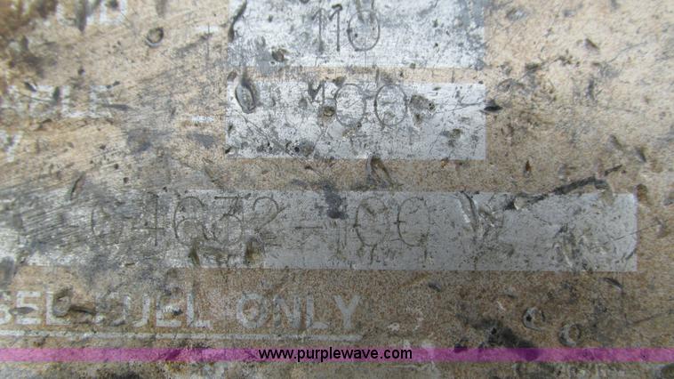 image for item I3048 1999 Peterbilt 377 semi truck