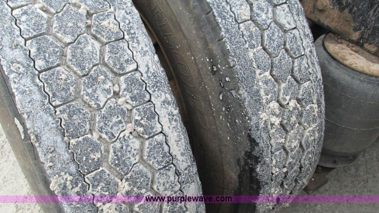 image for item I3048 1999 Peterbilt 377 semi truck