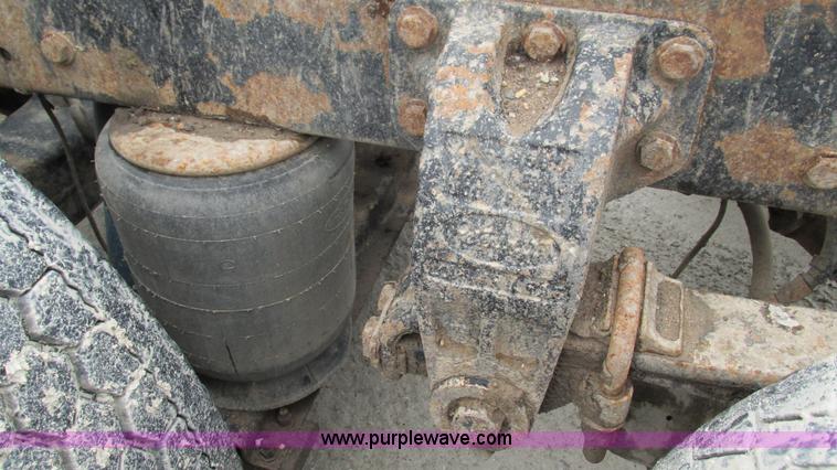 image for item I3048 1999 Peterbilt 377 semi truck