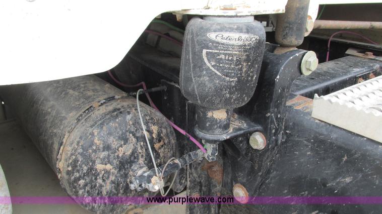 image for item I3048 1999 Peterbilt 377 semi truck