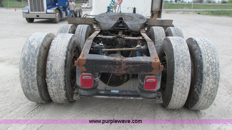 image for item I3048 1999 Peterbilt 377 semi truck