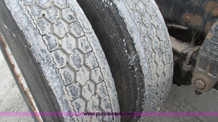 image for item I3048 1999 Peterbilt 377 semi truck