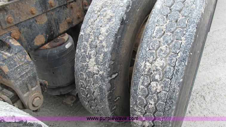 image for item I3048 1999 Peterbilt 377 semi truck