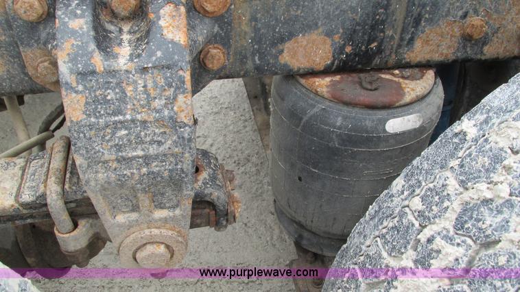 image for item I3048 1999 Peterbilt 377 semi truck