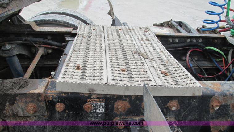 image for item I3048 1999 Peterbilt 377 semi truck