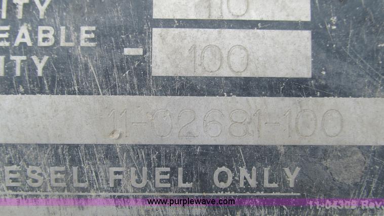 image for item I3048 1999 Peterbilt 377 semi truck