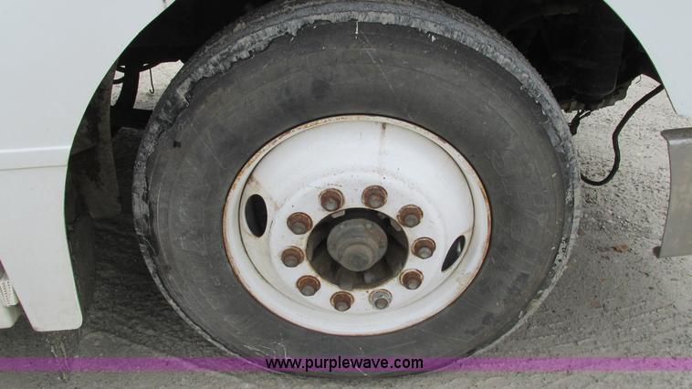 image for item I3048 1999 Peterbilt 377 semi truck