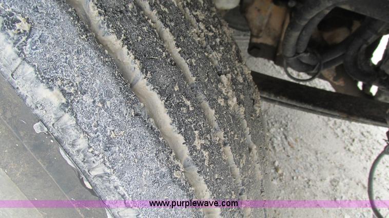 image for item I3048 1999 Peterbilt 377 semi truck