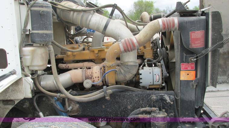 image for item I3048 1999 Peterbilt 377 semi truck