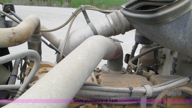 image for item I3048 1999 Peterbilt 377 semi truck