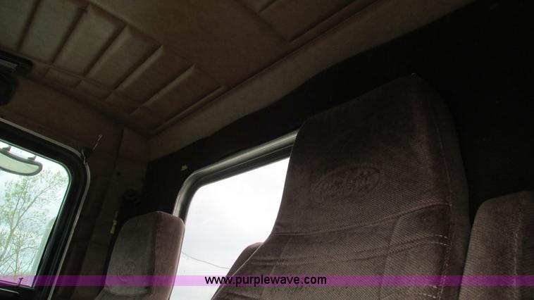 image for item I3048 1999 Peterbilt 377 semi truck