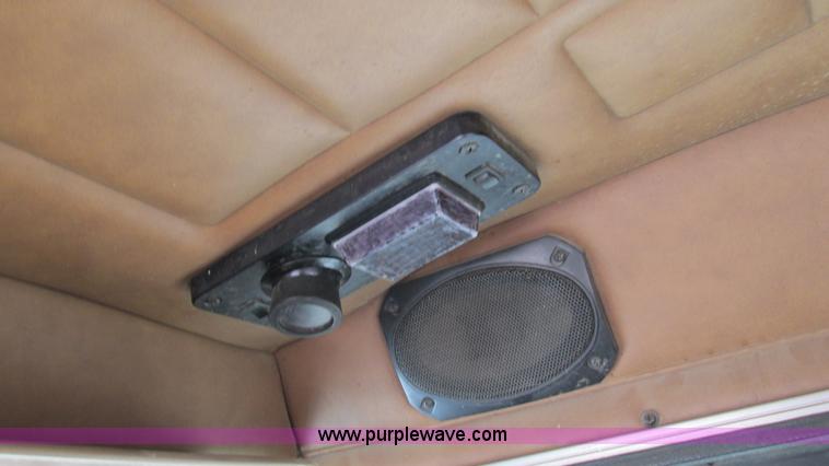 image for item I3048 1999 Peterbilt 377 semi truck