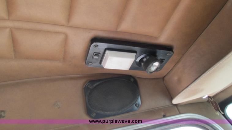 image for item I3048 1999 Peterbilt 377 semi truck