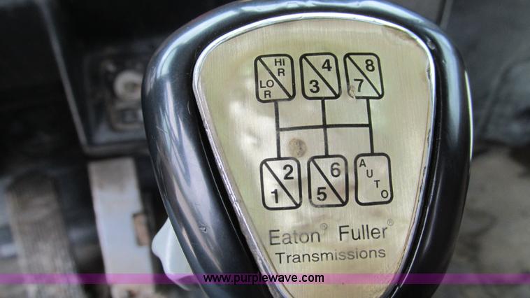 image for item I3048 1999 Peterbilt 377 semi truck