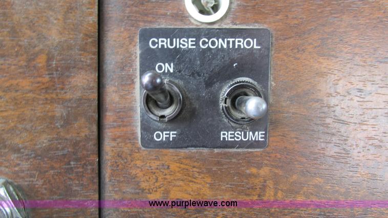 image for item I3048 1999 Peterbilt 377 semi truck