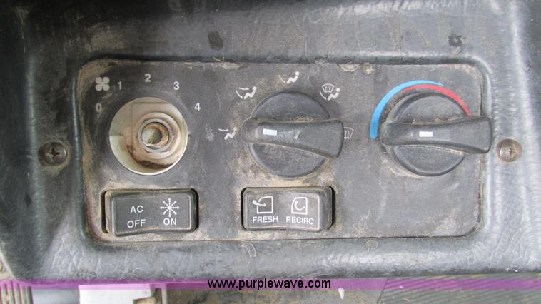 image for item I3048 1999 Peterbilt 377 semi truck