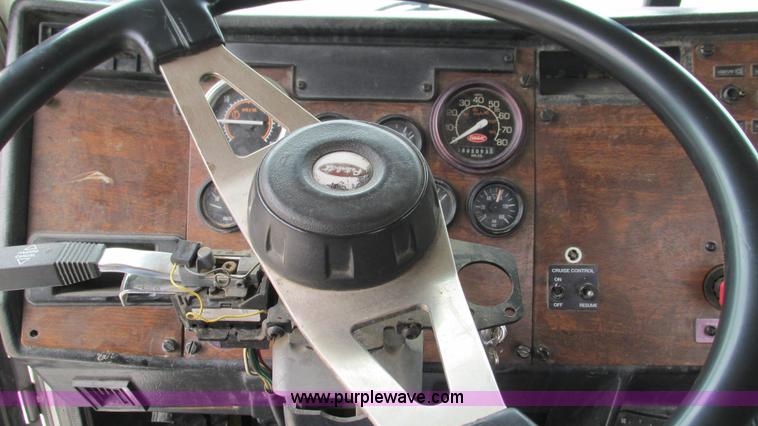 image for item I3048 1999 Peterbilt 377 semi truck