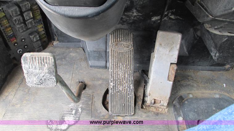 image for item I3048 1999 Peterbilt 377 semi truck