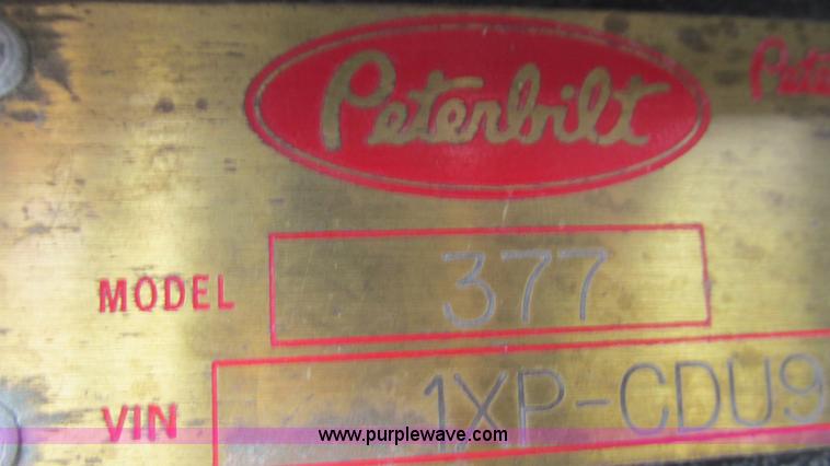 image for item I3048 1999 Peterbilt 377 semi truck