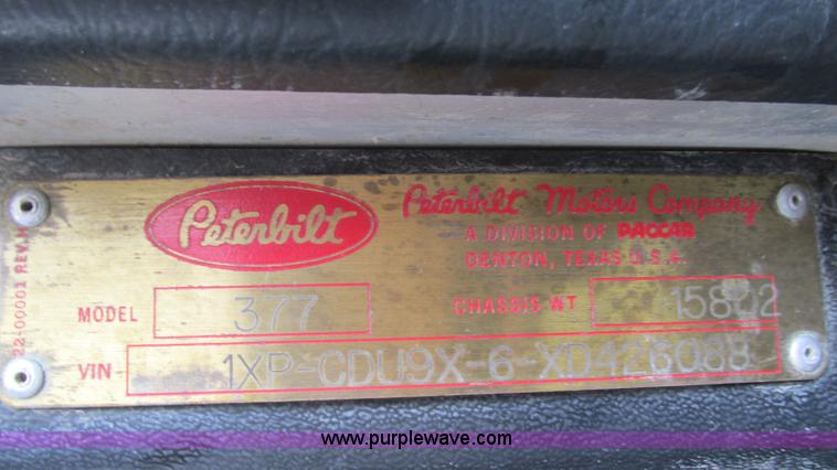 image for item I3048 1999 Peterbilt 377 semi truck