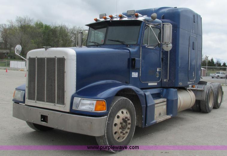image for item I3050 1999 Peterbilt 377 semi truck