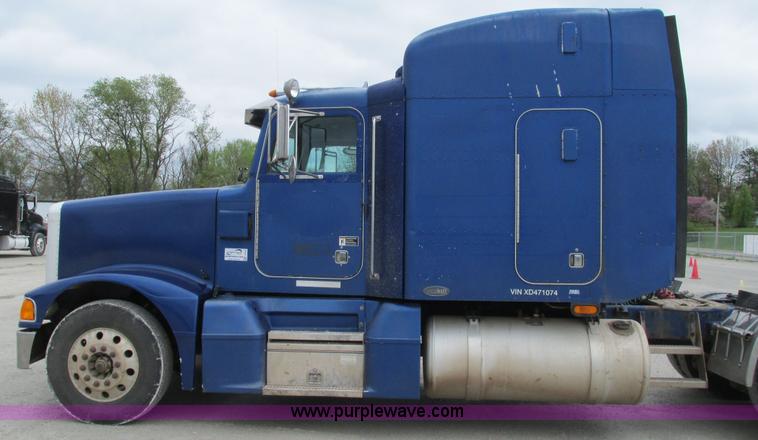 image for item I3050 1999 Peterbilt 377 semi truck