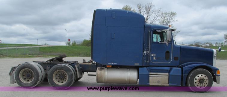 image for item I3050 1999 Peterbilt 377 semi truck