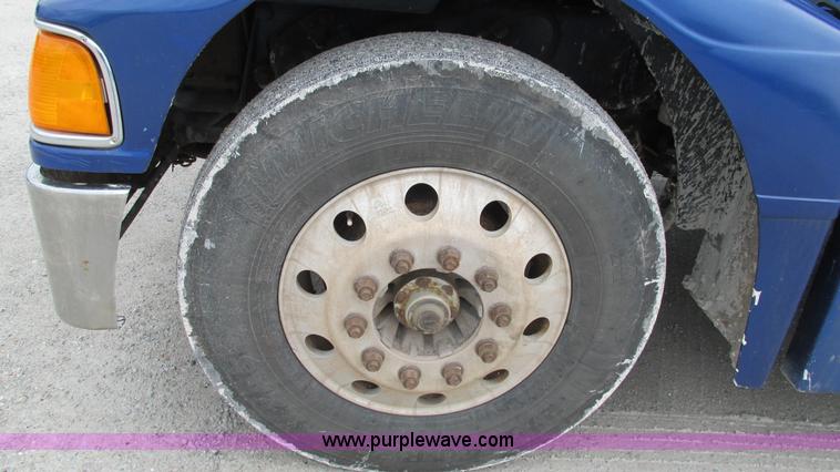 image for item I3050 1999 Peterbilt 377 semi truck