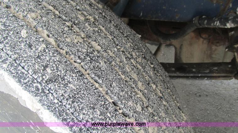 image for item I3050 1999 Peterbilt 377 semi truck