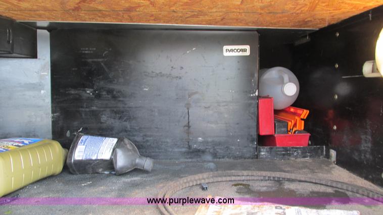 image for item I3050 1999 Peterbilt 377 semi truck