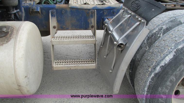 image for item I3050 1999 Peterbilt 377 semi truck