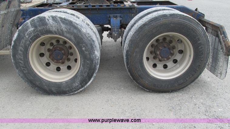 image for item I3050 1999 Peterbilt 377 semi truck