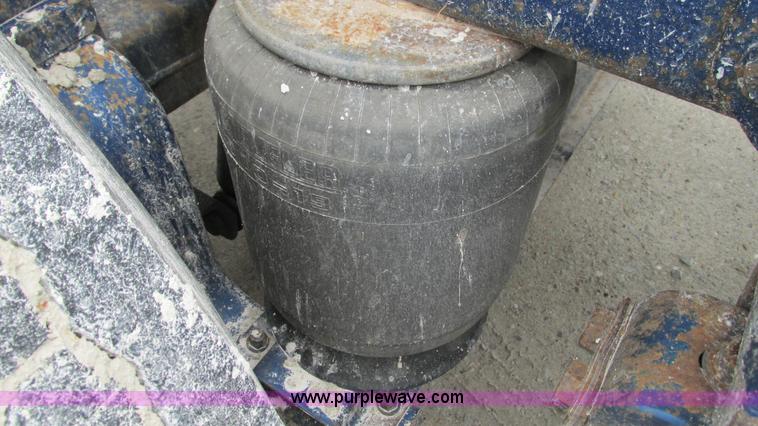 image for item I3050 1999 Peterbilt 377 semi truck