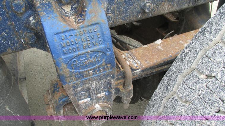 image for item I3050 1999 Peterbilt 377 semi truck