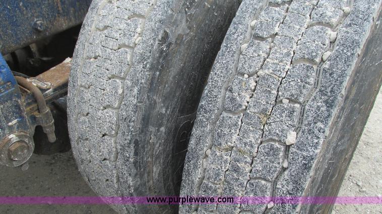 image for item I3050 1999 Peterbilt 377 semi truck