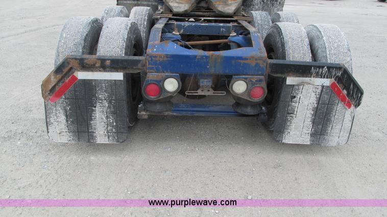 image for item I3050 1999 Peterbilt 377 semi truck