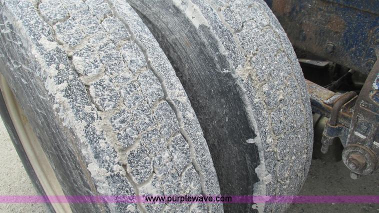 image for item I3050 1999 Peterbilt 377 semi truck