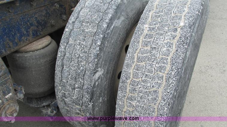 image for item I3050 1999 Peterbilt 377 semi truck