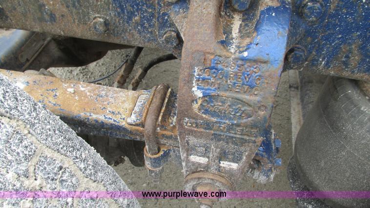 image for item I3050 1999 Peterbilt 377 semi truck