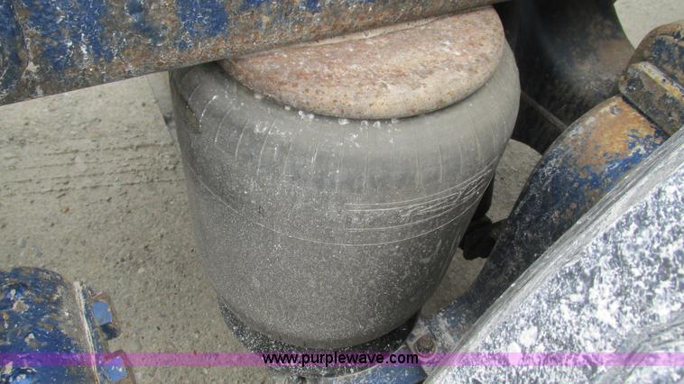 image for item I3050 1999 Peterbilt 377 semi truck