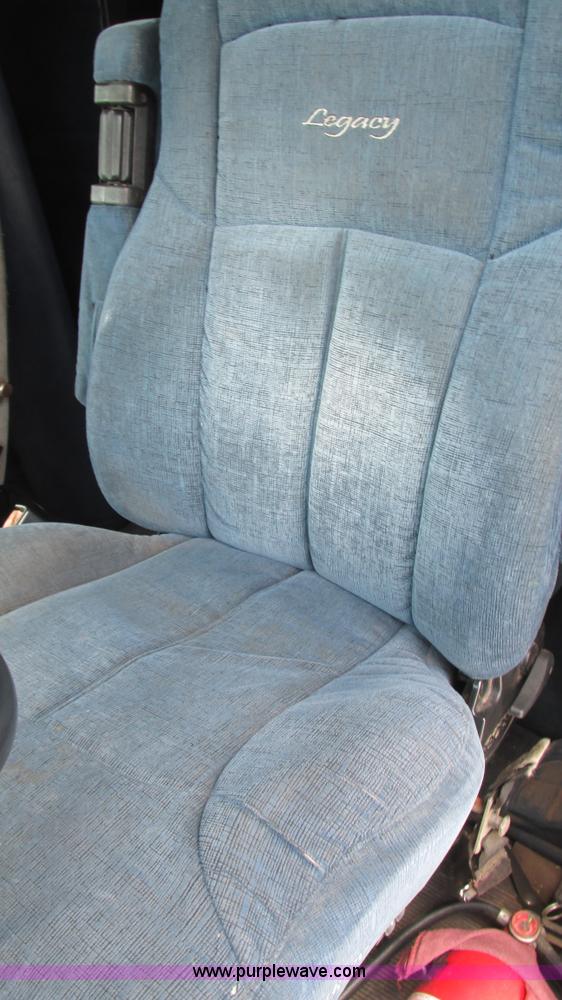 image for item I3050 1999 Peterbilt 377 semi truck